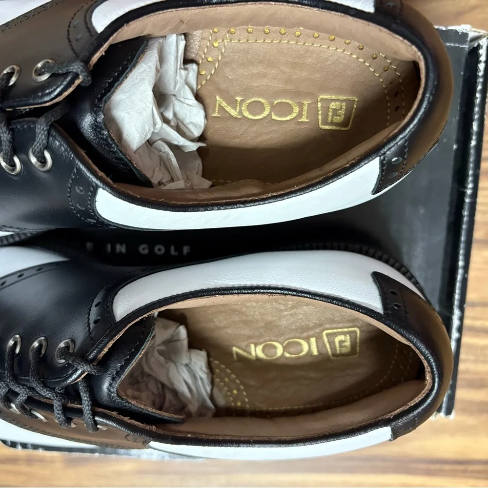 FootJoy ICON golf shoe, black and white,  men’s size 7, new in box